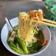 บะหมี่เกี๊ยวปูหมูแดงน้องทาโร่