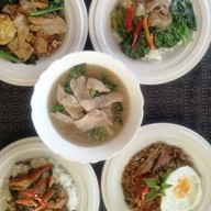 ราดหน้า ขาหมูแต้จิ๋วพี่แองจี้