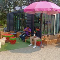 The corner (แม่แตง)