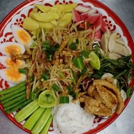 ส้มตำถาด/โต๊ะญี่ปุ่น เจ๊แก่น