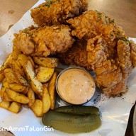 เมนูของร้าน Henryfry Fried Chicken ไก่ทอด เจริญกรุง