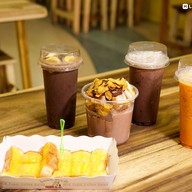 เมนูของร้าน หน่อยนมสด ท่าอิฐ