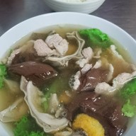 เจ๊เจี๊ยบ เกาเหลาเลือดร้อน