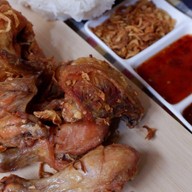 ไก่ทอดลูกทุ่ง สี่แยกบ้านแขก