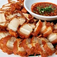 ก๋วยเตี๋ยวไก่มะระ ปุ๋ยปลั๊ก  หมู่บ้านโกเด้นทาว์ 2