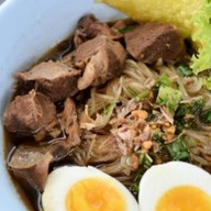 เจ๊พร ปลาหมึกย่าง หน้านครสโตร์ ท่ารั้ว