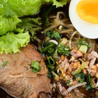 เจ๊พร ปลาหมึกย่าง หน้านครสโตร์ ท่ารั้ว