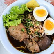 เจ๊พร ปลาหมึกย่าง หน้านครสโตร์ ท่ารั้ว