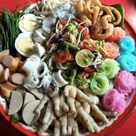 เจ๊สุ ตำถาด ตลาดน้ำพันท้ายนรสิงห์