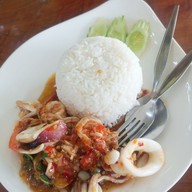 โรงเตี๊ยม 8 ริ้ว ฉะเชิงเทรา