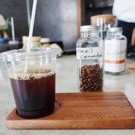 เมนูของร้าน Godmother Coffee Brew. สำนักงานใหญ่