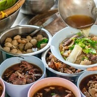 เมนูของร้าน ก๋วยเตี๋ยวเนื้อตุ๋นนายส่วน สวนสยาม