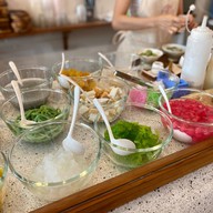 ร้านขนมหวาน ยายย้อย