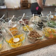 ร้านขนมหวาน ยายย้อย