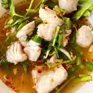 ก๋วยเตี๋ยวต้มยำมะนาวสด มาดามยุม (ซอยหัวหลางเจ้าเก่า)