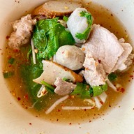 ก๋วยเตี๋ยวต้มยำมะนาวสด มาดามยุม (ซอยหัวหลางเจ้าเก่า)