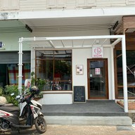ร้านขนมหวาน ยายย้อย