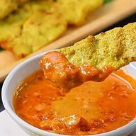 10เต็ม10หมูสะเต๊ะ ลาดกระบัง × เปี๊ยกส้มตำ อาหารตามสั่ง