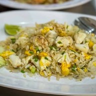 อากู๋ ข้าวผัดปูสาขาสาธุประดิษฐ์