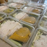 ขนมจีนน้ำยาใต้ ไก่ทอดหาดใหญ่ By กินกับหมี