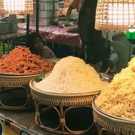 ยำแหนมสดใส่หัวปลี(สูตรโบราณ) เจ๊นก