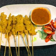 10เต็ม10หมูสะเต๊ะ ลาดกระบัง × เปี๊ยกส้มตำ อาหารตามสั่ง