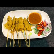 10เต็ม10หมูสะเต๊ะ ลาดกระบัง × เปี๊ยกส้มตำ อาหารตามสั่ง