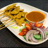 10เต็ม10หมูสะเต๊ะ ลาดกระบัง × เปี๊ยกส้มตำ อาหารตามสั่ง