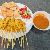 10เต็ม10หมูสะเต๊ะ ลาดกระบัง × เปี๊ยกส้มตำ อาหารตามสั่ง