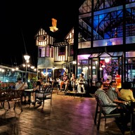 บรรยากาศ LEON - Steak Pizza ระนอง