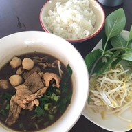 เมนูของร้าน ก๋วยเตี๋ยวเรือ .