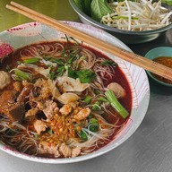 เมนูของร้าน ก๋วยเตี๋ยวเรือเฉินหลง ถนนแสงจันทร์