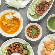 ไฉไลแกงส้มหมูทอดรสเด็ด