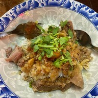 เมนูของร้าน ก๋วยเตี๋ยวต้มยำหมูเด้ง  ข้าวหมูแดง บะหมี่เกี๊ยว จงเจริญ เกษตร