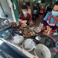 ก๋วยจั๊บเจ๊น้อย