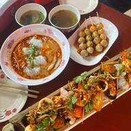 เมนูของร้าน ก๋วยเตี๋ยวปากหม้อน่าล่อในสวน