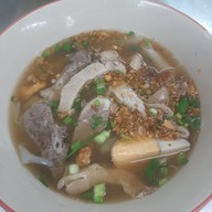 ก๋วยจั๊บเจ๊น้อย