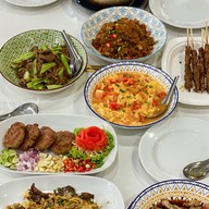 มนตรีคาเฟ่แอนด์บิสโทร