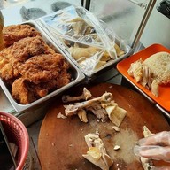 ข้าวกล่องคุณยาย ถนนพระแก้ว