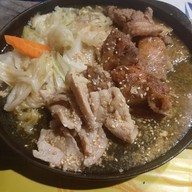 สเต็กลาวจานร้อน (เจ๊ตู่)