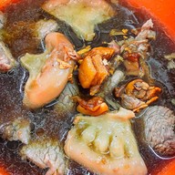 เมนูของร้าน ก๋วยเตี๋ยวหมูตุ๋น-เนื้อตุ๋น นายเหมาะ