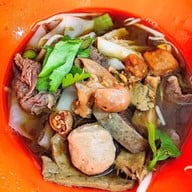 ก๋วยเตี๋ยวหมูตุ๋น-เนื้อตุ๋น นายเหมาะ