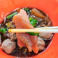 เมนูของร้าน ก๋วยเตี๋ยวหมูตุ๋น-เนื้อตุ๋น นายเหมาะ
