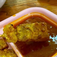พี่หนวดก๋วยเตี๋ยววัดดงมูลเหล็ก(วงเวียนพระราม5)
