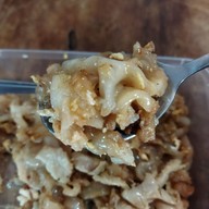 แซลม่อนซาซิมิ ชมพู่มะเหมี่ยว  ทุเรียน ข้าวเหนียวมะม่วง ต้มเลือดหมู ขนมปังหน้าหมู ข้าว ก๋วยเตี๋ยว อาห