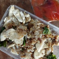 แซลม่อนซาซิมิ ชมพู่มะเหมี่ยว  ทุเรียน ข้าวเหนียวมะม่วง ต้มเลือดหมู ขนมปังหน้าหมู ข้าว ก๋วยเตี๋ยว อาห