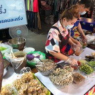 ยำขนมจีน ตลาดหลังบิ๊กซีนครปฐม