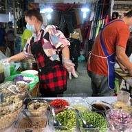 ยำขนมจีน ตลาดหลังบิ๊กซีนครปฐม