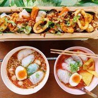 เมนูของร้าน ก๋วยเตี๋ยวปากหม้อน่าล่อในสวน
