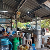 บรรยากาศ ก๋วยเตี๋ยวเรืออยุธยาหมูน้ำตกป้าเล็ก&ตามสั่ง